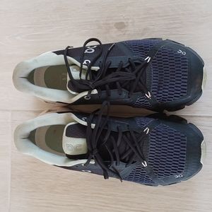 On Cloud Cloudflyer Womens size 9 Running Shoes Black White Mint Green